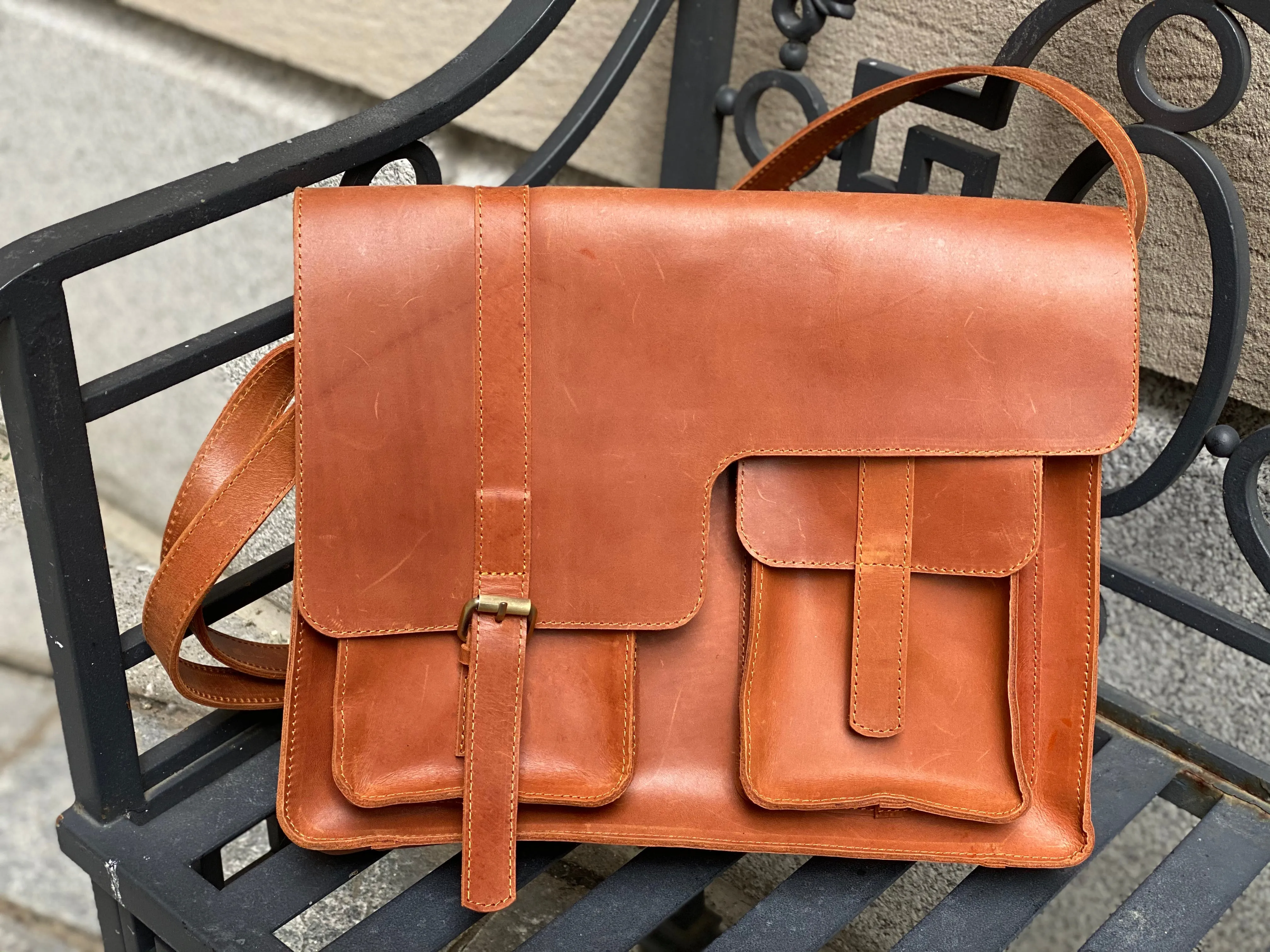 MICHU MESSENGER: Rust Brown