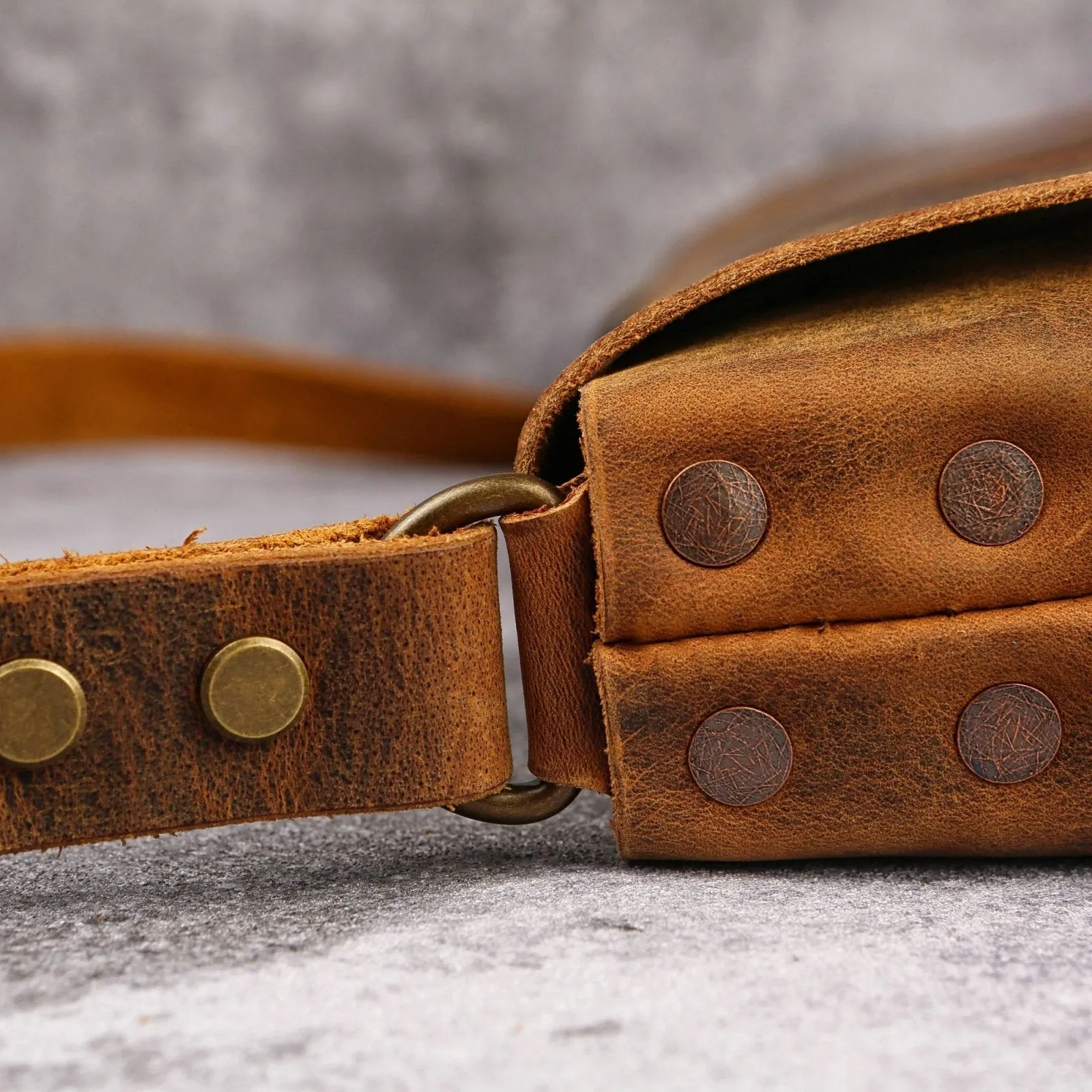 Vintage rustic town leather messenger shoulder bag with adjustable strap